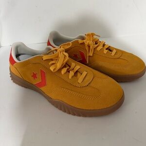 Converse Unisex Men's 6.5 Women’s 8 Tan Suede Look Sneakers with Red Logo